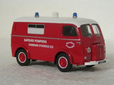 Peugeot D3A ambulance pompiers d'Ouroux / Ambulance