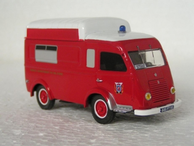 Renault 1000kg ambulance sur�lev�e pompiers du Val-d'Oise / CORGI