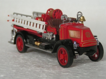 Mack 1920 pumper avec echelles