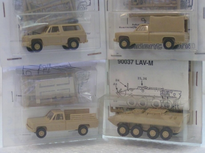 Ensemble de quatre vehicules militaires(Roco ou/et Trident) / Promotions