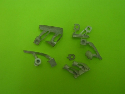 Supports de gyrophares (differents modeles et formes) / MVI Pieces d�tach�es