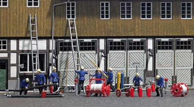 Fire department equipment scale 1/87 / BUSCH