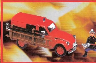 Citoen 3cv fourgonette + figurine pompier / ELIGOR