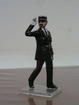 Officier sup�rieur en tenue de sortie