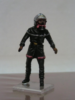 Pompiers en tenue moderne de feu avec appareil respiratoire isolant