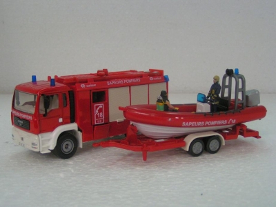 Camion de pompier avec bateau (version fran�aise) / SIKU
