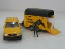 Voiture avec van et deux chevaux