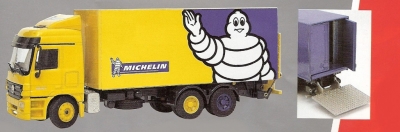 Camion Mercedes ACTROS remorque et plateforme de décharge Michelin / Camions