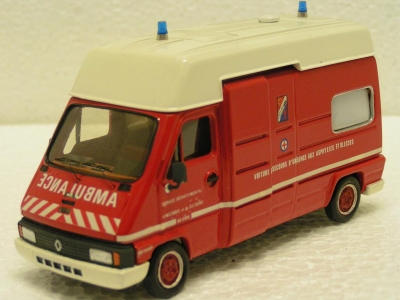 Renault Master VSAB long ambulance surélevée 2 portes AR / Ambulance