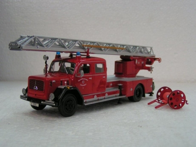 Echelle Magirus Deutz Merkur 150 DL30 Feuerwehr Dusseldorf / MINICHAMPS