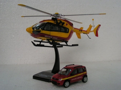 Coffret avec VL pompiers et Helicopt�re EC145 S�curit� Civile / NEW RAY