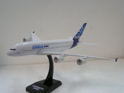Airbus A380 avec socle / Autres