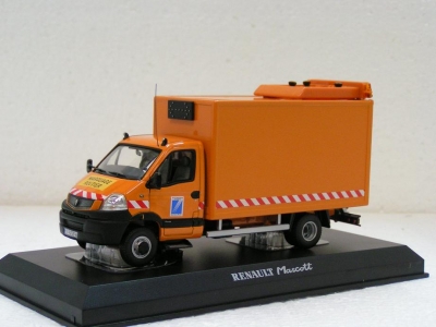 Renault Mascott DDE avec panneau de protection repliable / Travaux publics