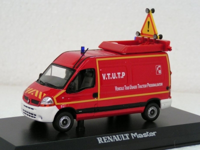 Renault Master VTUTP avec triangle de signalisation mobile