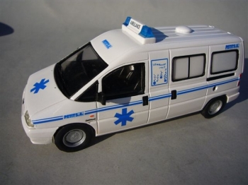 Peugoet Expert long ambulance Petit