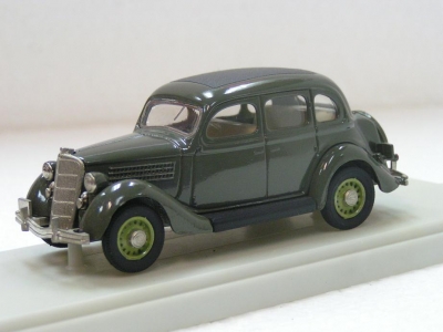 Ford 1935 Fordor Touring Sedan vert / Ford