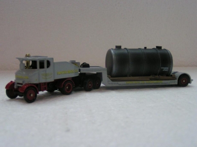 Sentinel Ballast tractor with low loader / Autres