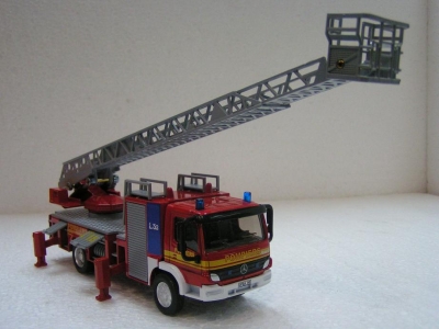 Echelle Mercedes Actros avec nacelle / SIKU