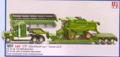 Camion surbaiss� avec moissonneuse John Deere / Camions