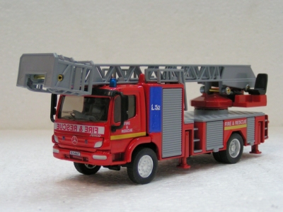 Echelle Mercedes Benz Fire and Rescue