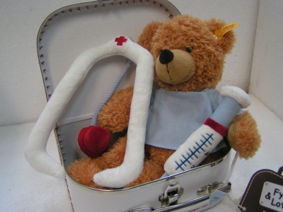 Teddy bear Docteur Fynn dans sa valise / Petit < 25cm