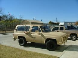 M1008 command car (couleur sable) / Militaires