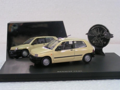 Renault Clio 3 portes jaune pastel / Renault