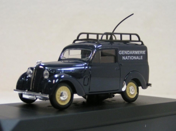 Renault Juvaquatre Gendarmerie