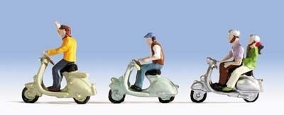 Scooters avec conducteurs et passagers Trains