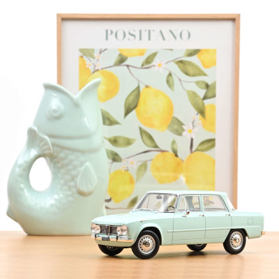 NOREV ALFA ROMEO  Giulia TI 1964 bleu ciel 1/18 Cars