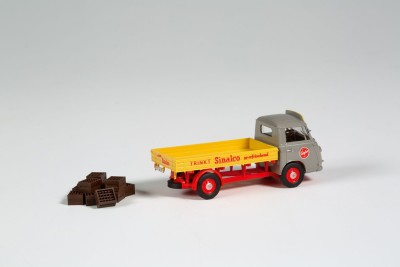 AUHAGEN superbe camion miniature MC Goliath Expr.1100 plateau transport de boisson 