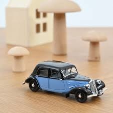 NOREV Citroen 11 légère coupé de ville 1935 bleu et noir (série limitée) Véhicules miniatures