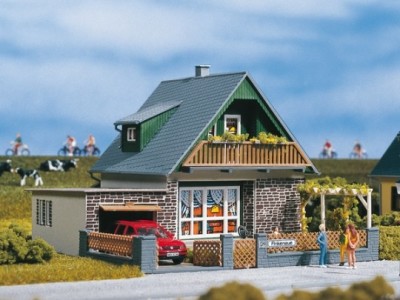 AUHAGEN maquette plastique teintée de pavillon  