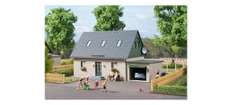 AUHAGEN plastic kit of detached house with garage (158x 126 x90 mm) HO scale
