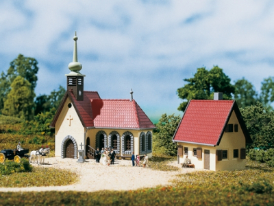 AUHAGEN plastic kit village church with vicarage N scale