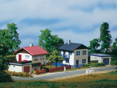 AUHAGEN plastic kit  2 suburban houses with garages N scale