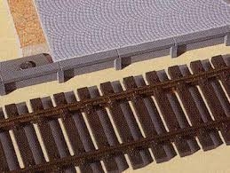 AUHAGEN kit plastique de bordures de quai (hauteur 13mm) courbables (6 pièces de 241x 13mm) Trains
