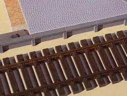 AUHAGEN plastic kit of platform sides (hight 7mm) also useful in curve (6 pieces of 241x 7mm + 6 pieces of 52 x7mm) HO scale