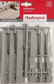 AUHAGEN kit plastique de sections d'encastrement des voies  (longueur totale 723mm)(pour tramway , voies de port etc) Trains