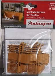 AUHAGEN plastic kit privacy fence with posts (total lenght 440mm) Trains