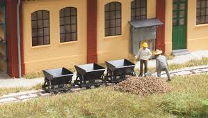 AUHAGEN kit à construire en plastique teinté set de trois wagonnets pour décors de voie étroite(colle non incluse) Trains