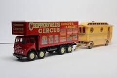 CORGI TOYS Foden closed pole truck with caravan camion Foden avec caravane 