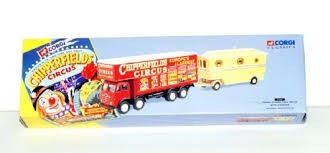 CORGI TOYS Foden closed pole truck with caravan camion Foden avec caravane 