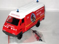 RENAULT B120 surélevé Pompiers secours spéleo Véhicules miniatures