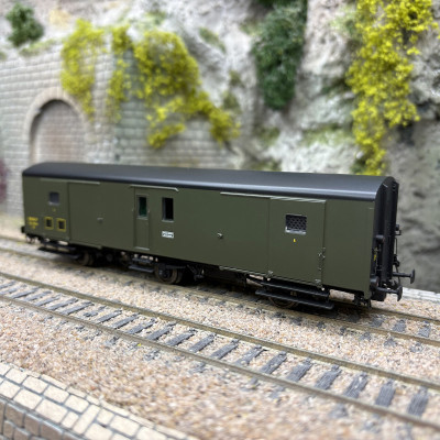 LS MODELS  Fourgon Dqd2m (3 essieux)vert 306 toit et châssis noir SNCF ep IIIb Voitures voyageurs