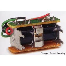 HORNBY moteur d'aiguillage pour tous les aiguillages hornby (peut se placer sur ou sous le réseau) Echelle HO