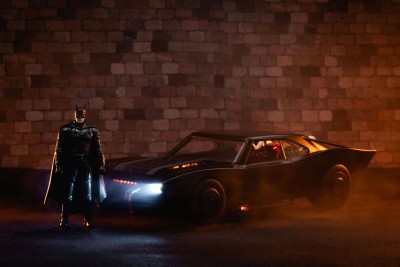 JADA 1/18 BATMOBILE THE BATMAN black 2022 (with figure and  lights) Diecast models