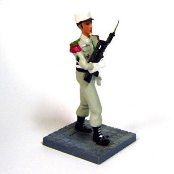 CBG MHk legionnaire défilant avec famas Figurines Plombs