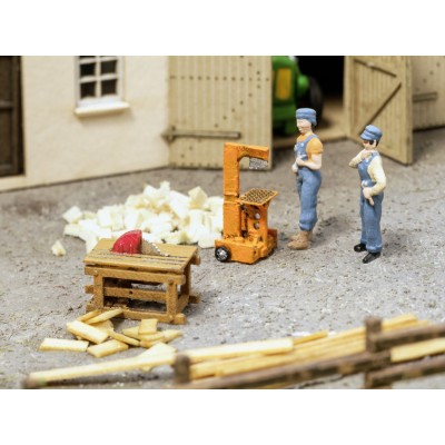 NOCH wood splitter and circular saw HO scale