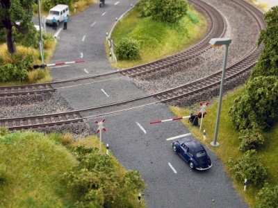 NOCH kit de barrieres de passage a niveau (2 barrières de 6cm de long + 4 croix de St André) Trains